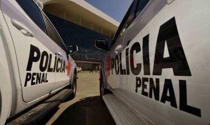 Detento foge de dentro da viatura da polícia em Belo Horizonte