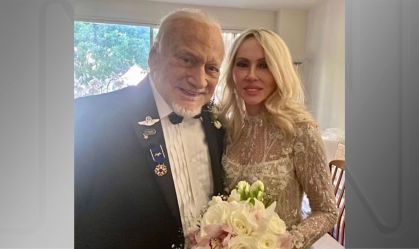 Buzz Aldrin, 2ª pessoa a pisar na Lua, se casa com "amor de longa data" aos 93 anos