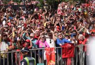 Calor, filas e longos percursos marcam espera para ver Lula na posse