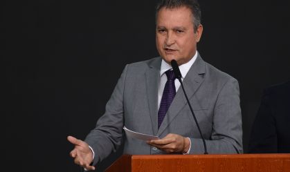 O ministro Rui Costa durante cerimônia em Brasília