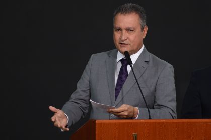 O ministro Rui Costa durante cerimônia em Brasília