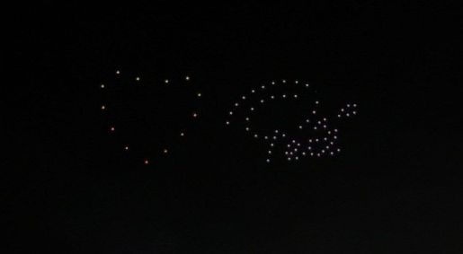 Cidade de Santos homenageia Pelé com show de drones no Réveillon