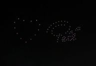 Com drones, cidade de Santos faz homenagem a Pelé no Réveillon