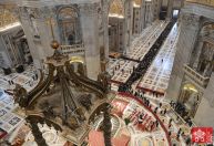 Multidão participa de velório de Bento XVI na Basílica de São Pedro