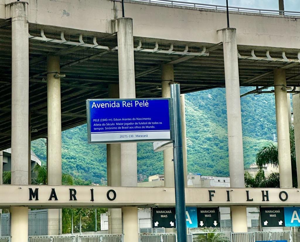 Avenida Rei Pelé, em frente ao Estádio do Maracanã