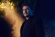 “Pai e filha”: Pedro Pascal posta foto com atriz de Sarah na série The Last of Us