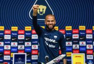 Daniel Alves se contradiz em depoimento e admite ter tido relações com mulher que o acusa de estupro, afirma jornal espanhol