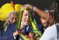 Catadora que passou faixa para Lula é atacada por ter fotos na Itália e diz que bolsonarista viabilizou viagem