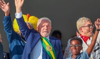 Conheça Francisco, menino que subiu a rampa com Lula; "Representei as crianças pretas"