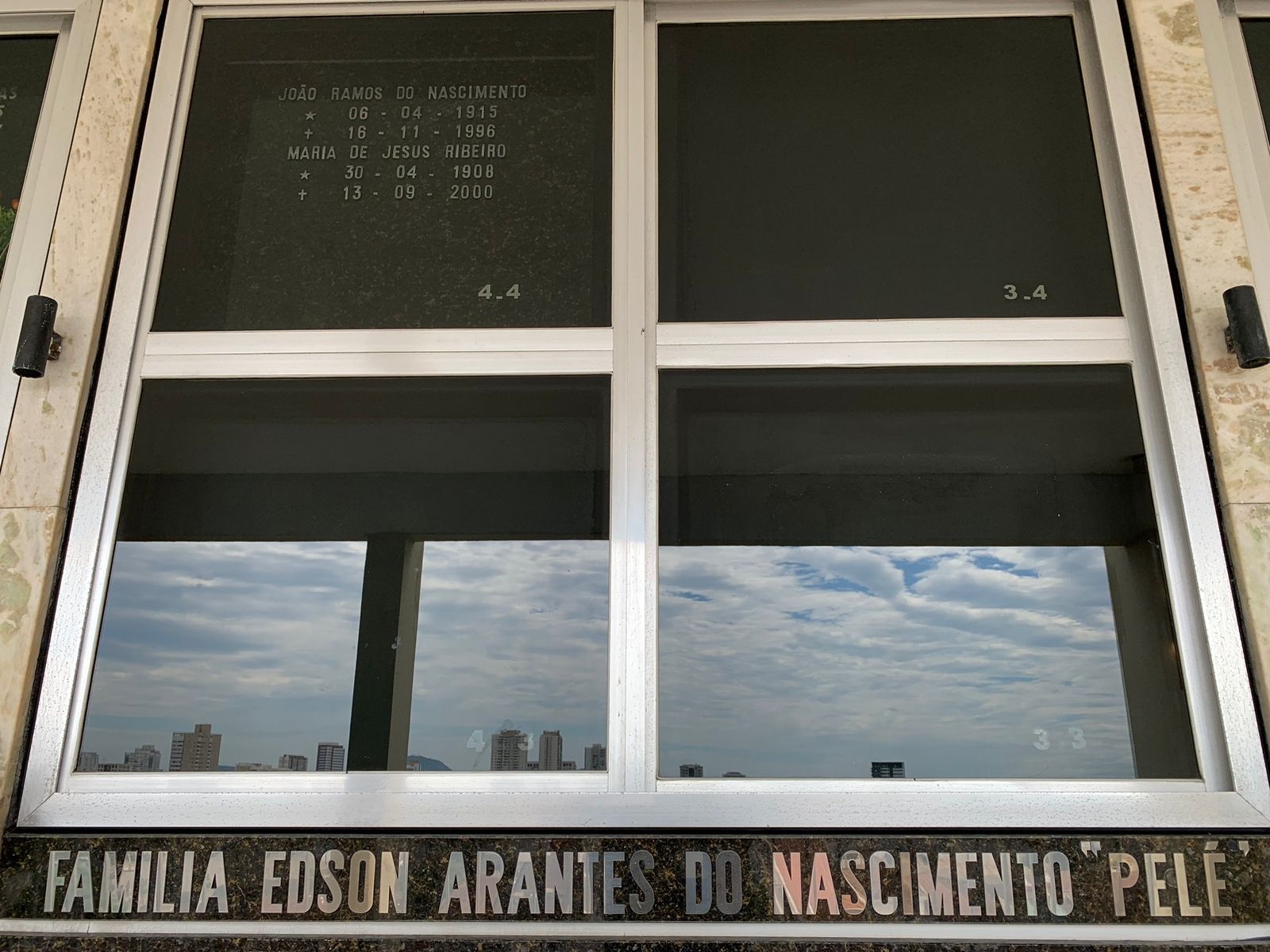 Pelé é sepultado no Memorial Necrópole Ecumênica, que de acordo com o “Guiness World Records”, é o cemitério vertical mais alto do mundo