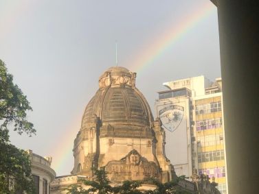 Após chuva, Rio registra fenômeno do arco-íris duplo