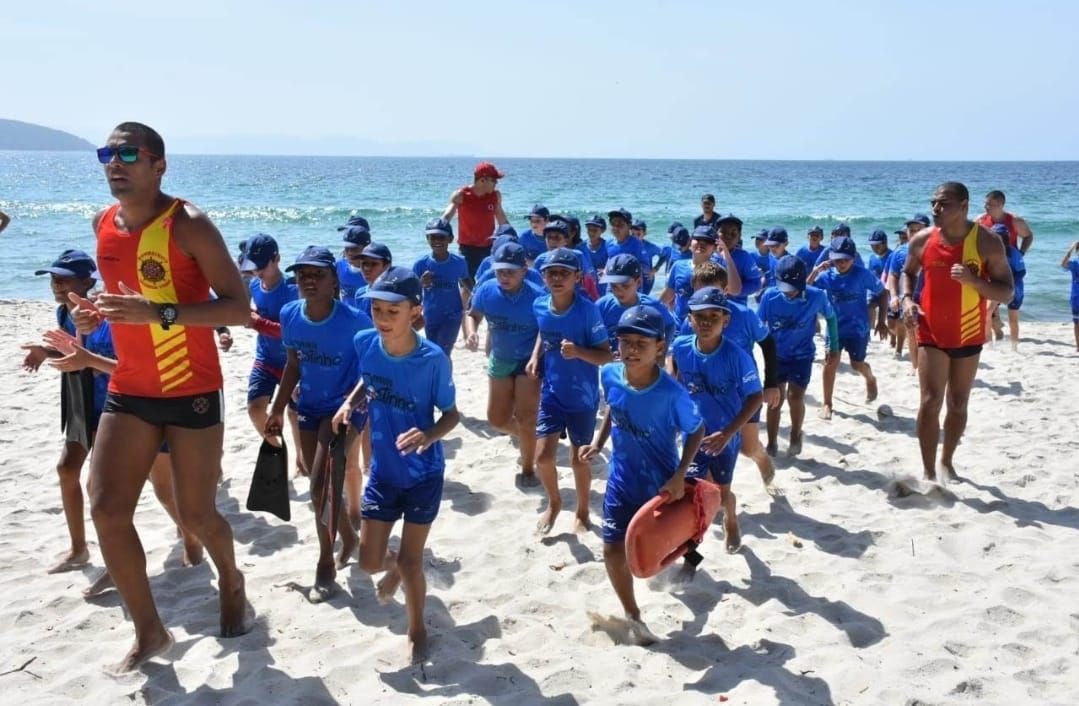 Começam as inscrições para curso de férias gratuito dos Bombeiros para crianças no RJ
