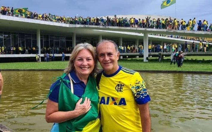 O capitão de mar e guerra Vilmar José Furtuna postou em suas redes sociais foto mostrando sua participação em atos criminosos em Brasília
