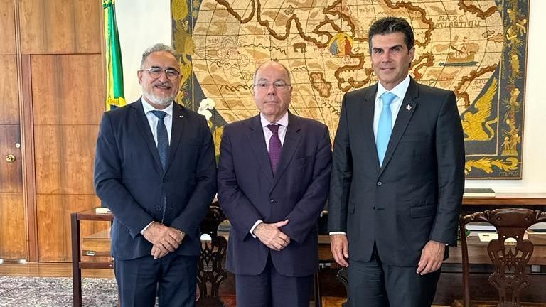Edmilson Rodrigues (à esquerda), Mauro Vieira (ao centro) e Helder Barbalho (à direita) / Reprodução