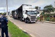 Caminhoneiro cruza Curitiba em alta velocidade, bate em mais de 10 carros e é preso