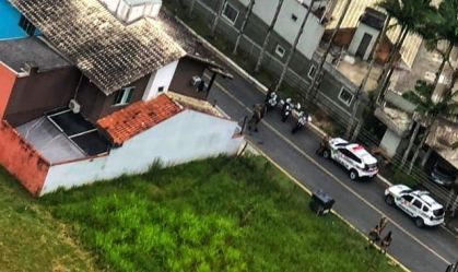 Youtuber é preso em SC depois de gravar assalto fake e mobilizar helicóptero e viaturas da PM