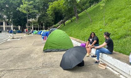 Fãs acampam em São Paulo para comprar ingressos para o show do RBD