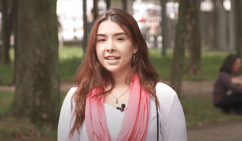 A estudante de medicina da USP, Alicia Dudy Muller Veiga, de 25 anos, é acusada pelos colegas de classe de ter desviado quase R$ 1 milhão da comissão de formatura. / Poliedro / Reprodução