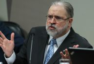 Em última sessão do mandato, Aras fala no STF, agradece ministros e critica “narrativas distorcidas”