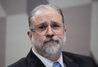 Aras pede encontro com Lula em apelo final para se manter na PGR, dizem fontes