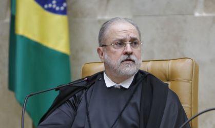 Lula se aconselha com ex-PGRs, ministros do STF e antigos auxiliares sobre sucessão de Aras