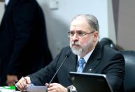 "Eu poderia interferir, mas não interferi", diz Aras sobre atuação na PGR