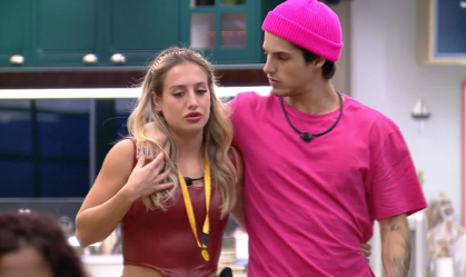Gabriel e Bruna conversam após recado de Tadeu Schmidt
