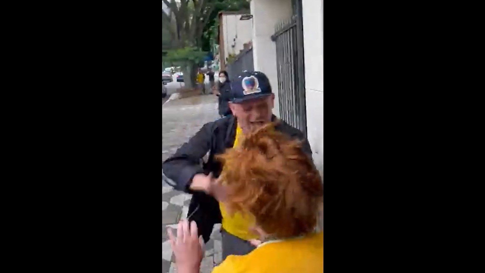 Vídeo mostra o momento em que o militante bolsonarista agride mulher em São Paulo