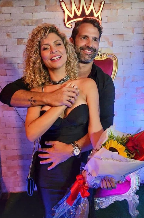 Casal em festa após pedido de namoro na segunda-feira (16). Reprodução/Instagram