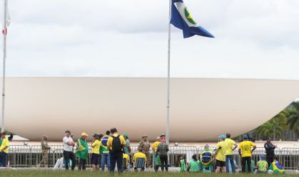 Enquanto CPMI no Congresso entra na reta final, investigação sobre 8/1 na Câmara do DF segue até dezembro