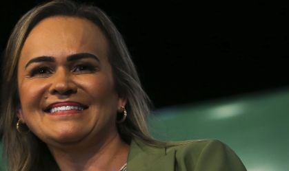 Lula recua e mantém Daniela Carneiro à frente do Turismo enquanto aguarda votações no Congresso