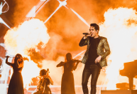 Vocalista do Panic! At The Disco anuncia fim da banda para focar em família; entenda