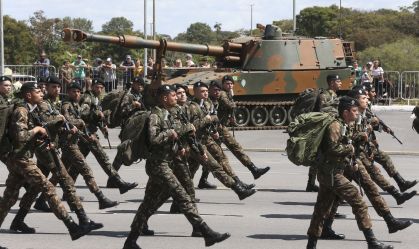 Exército mantém 160 "aquartelados" após sumiço de metralhadoras em SP
