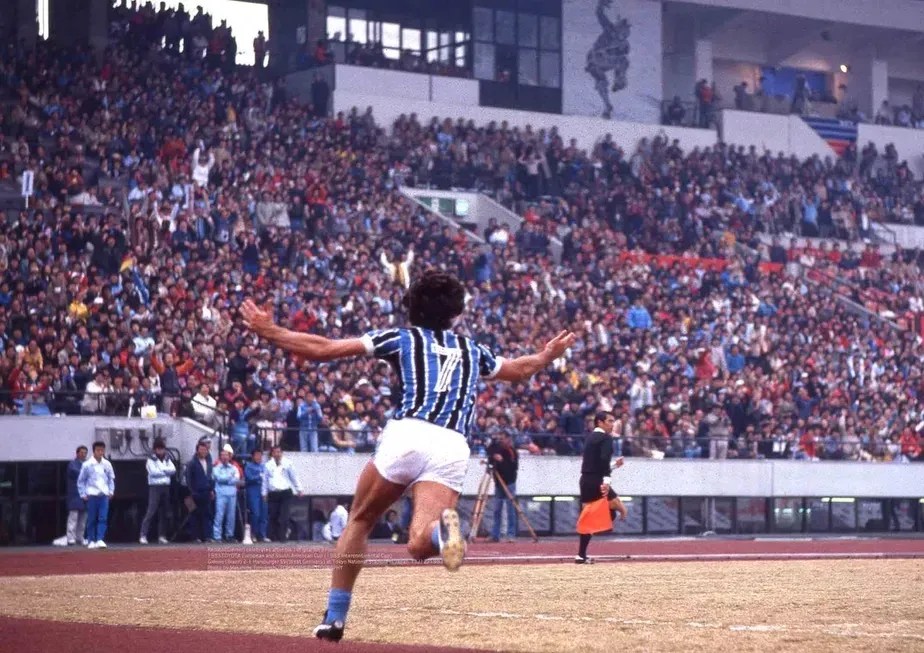 Renato Gaúcho marcou os dois gols do Grêmio na vitória por 2 a 1 sobre o Hamburgo e garantiu o título do Tricolor. / Divulgação/ Masahide Tomikoshi