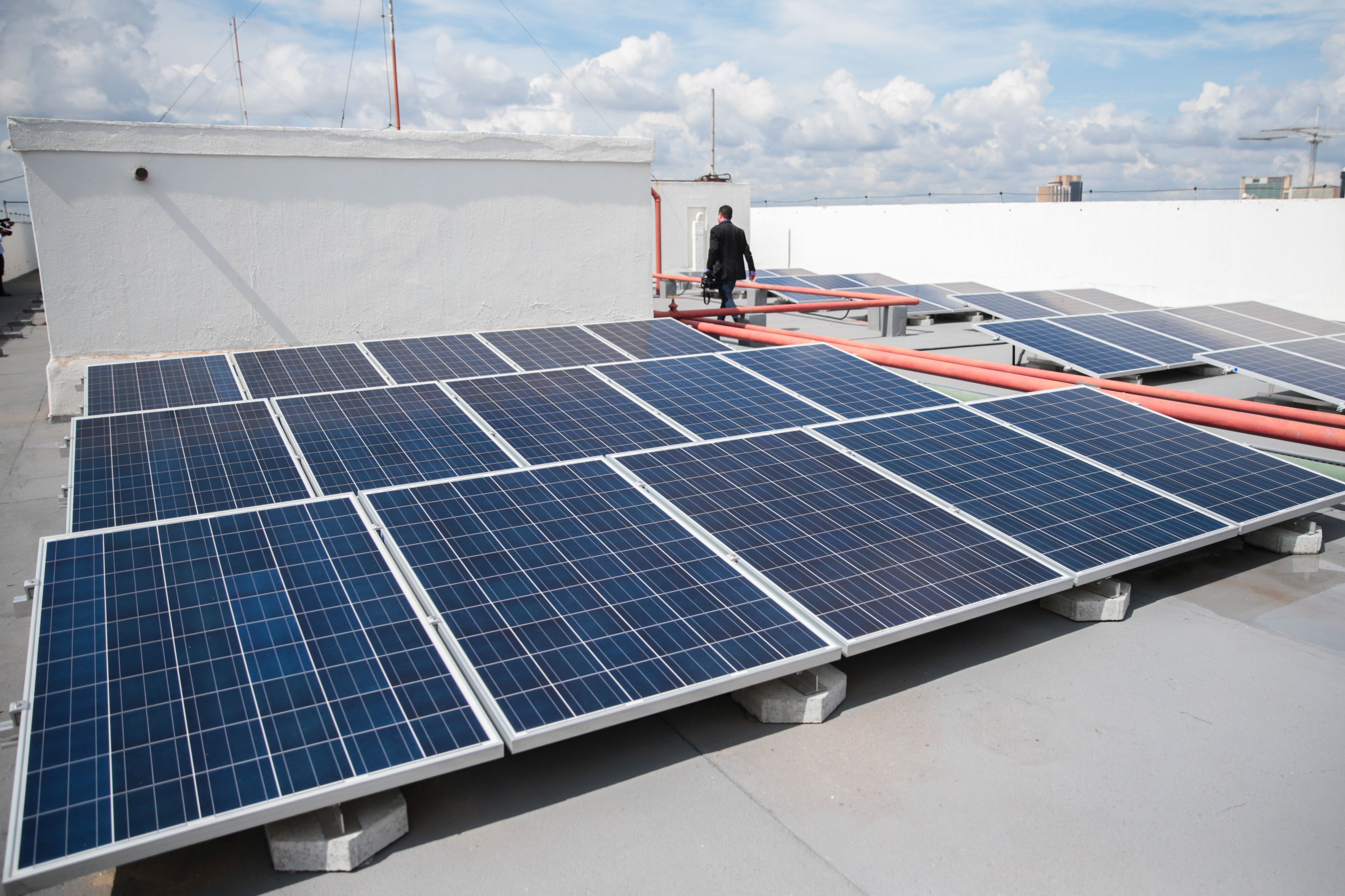 MME inaugura 1ª usina solar em prédio do governo federal