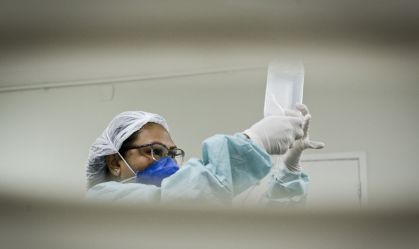 Mulheres, pretas, com menos de 60 anos: o perfil de enfermeiras vítimas da Covid-19