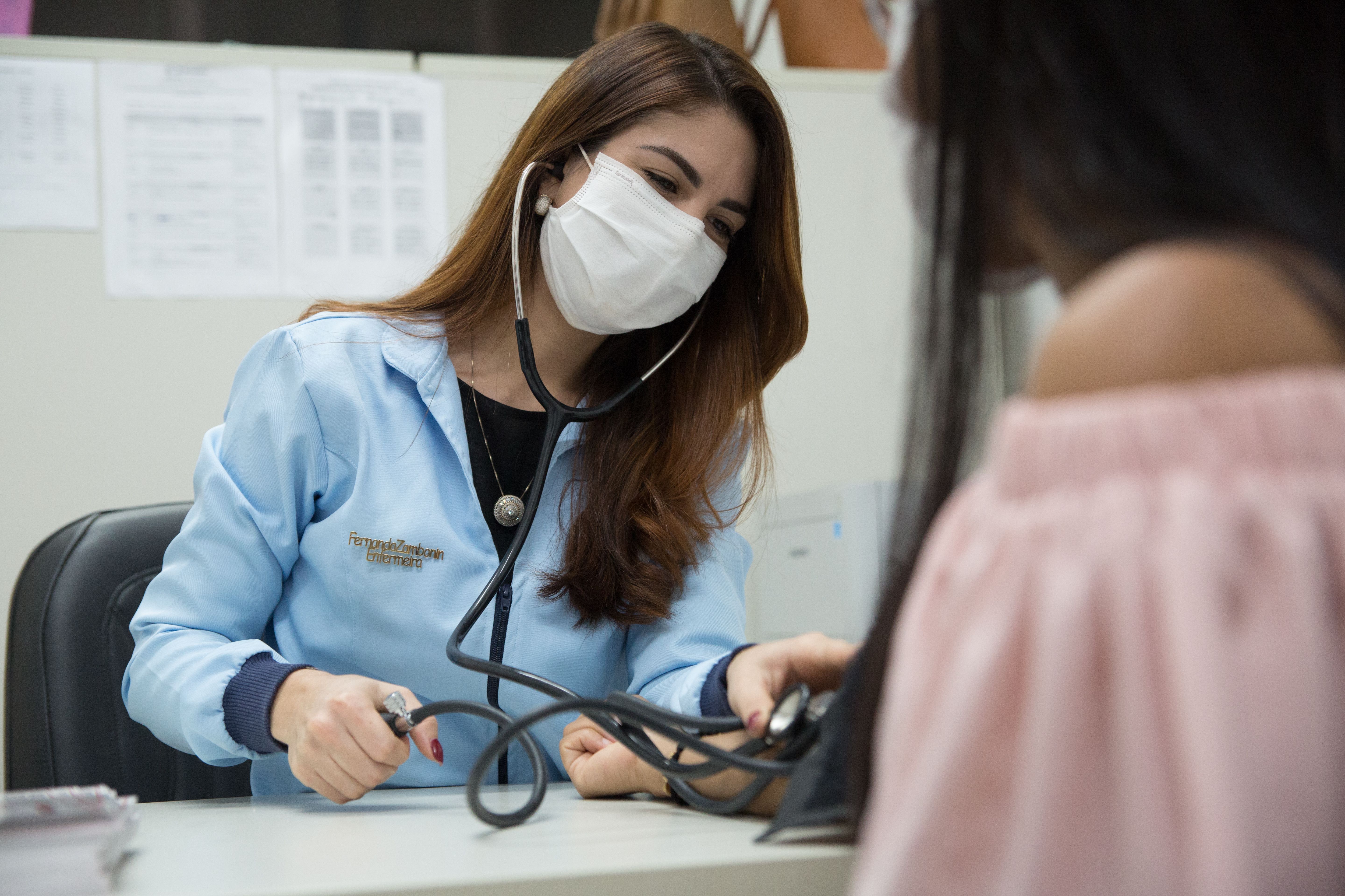 enfermagem | enfermeira | enfermeiro | profissional de saúde | hospital | consulta | atendimento | hipertensão | pressão arterial