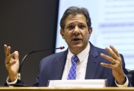 Haddad diz a agentes do mercado que não pretende interferir em trocas no BC
