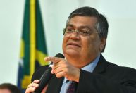 Flávio Dino manda Polícia Federal investigar joias para Michelle Bolsonaro