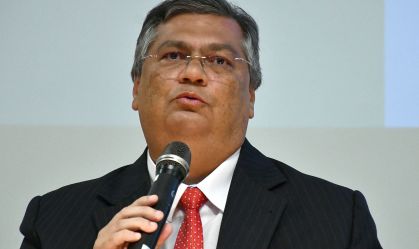 Dino pede ao STF que investigue parlamentares por divulgação de fake news