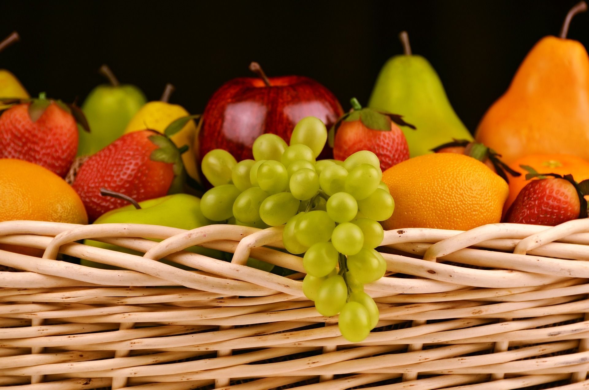 fruits-g479c9e877_1920