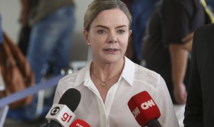 Cirurgia cardíaca de Gleisi Hoffmann foi bem-sucedida, informa hospital