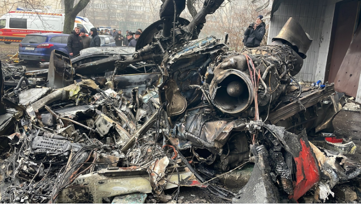 Destroços do acidente de helicóptero em Brovary, Ucrânia, em 18 de janeiro / Brent Swails/CNN