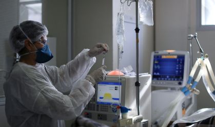 Pessoas com infecção avançada por HIV podem ter forma grave de mpox, diz estudo