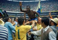 Dois em cada três brasileiros consideram Pelé o melhor jogador da história