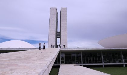 Emendas impositivas comprometem mais de 16% das despesas livres do governo, diz estudo