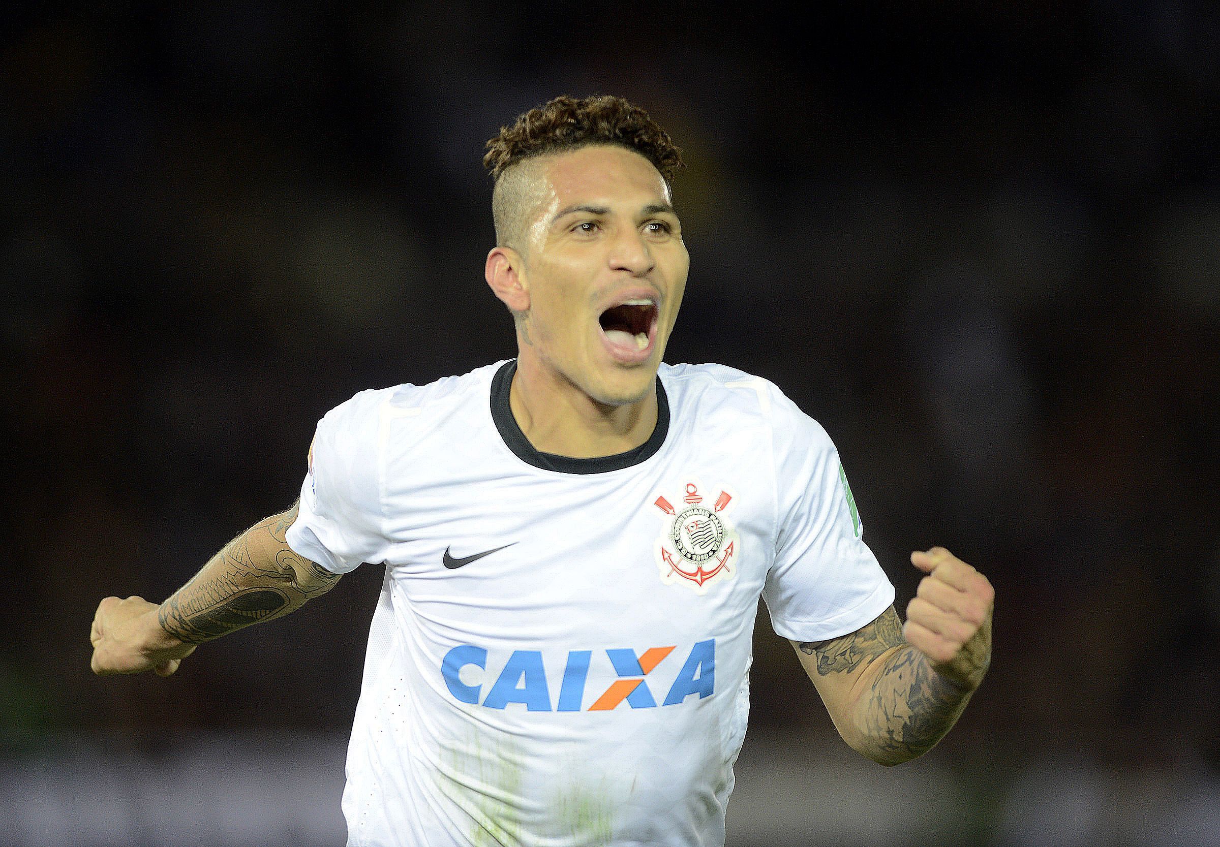 O peruano Paolo Guerrero subiu de cabeça parar marcar o gol do bicampeonato mundial do Corinthians, em 2012. / Agência Estado