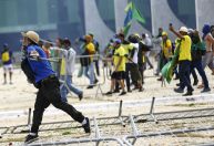 Após protesto criminoso que atacou prédios dos três poderes, PF reforça segurança de Lula