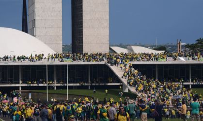 Criminosos invadem plenário do STF, Congresso Nacional e Palácio do Planalto