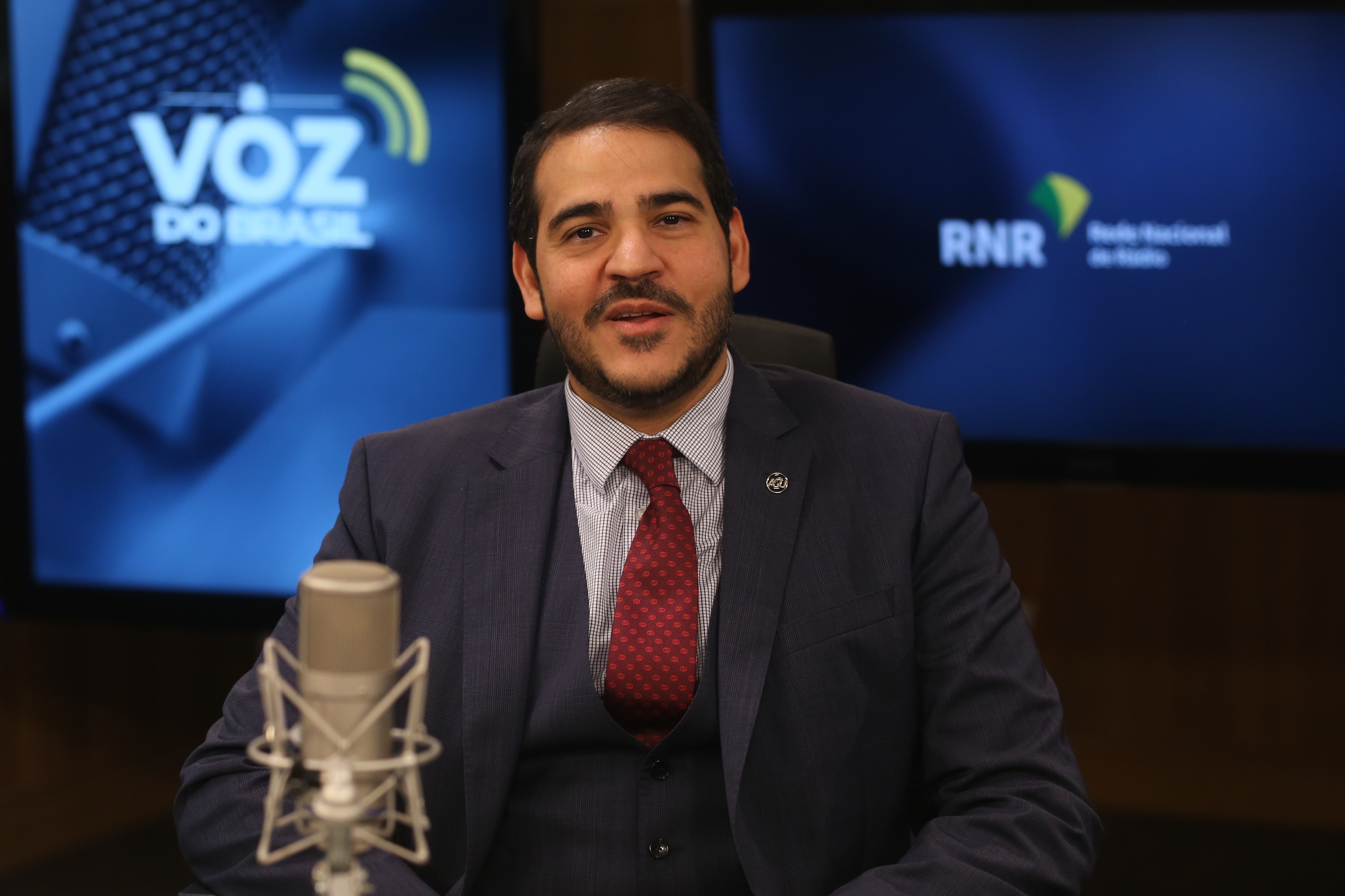 O  ministro da Advocacia-Geral da União, Jorge Messias , é o entrevistado do programa A Voz do Brasil.